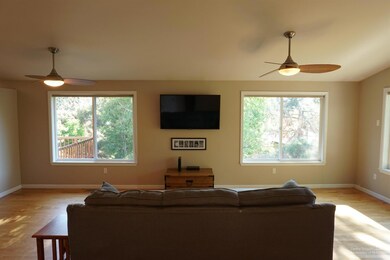 433 NE Alpenview Ln, Bend, OR 97701 - photo 3