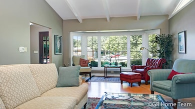 Living Room/Dining Area