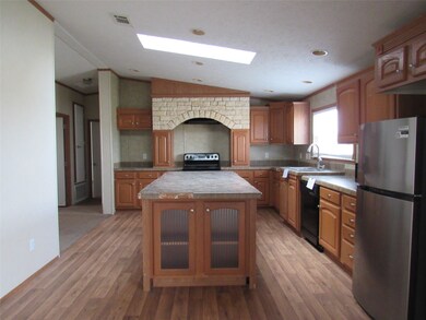 2009 Bluhm Rd, West, TX 76691 - photo 4