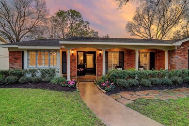 10043 Burgoyne Rd, Houston, TX 77042 - photo 2