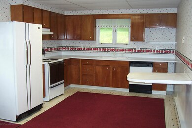 69 W Mount Airy Rd, Shavertown, PA 18708 - photo 2