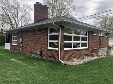 7476 Belvue side