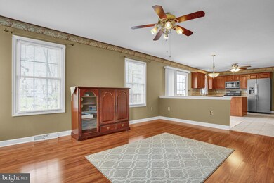 1034 Meadow Dr, Reading, PA 19605 - photo 5