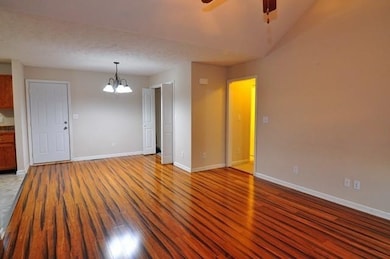 571 Oakmont Dr, Clarksville, TN 37042 - photo 3