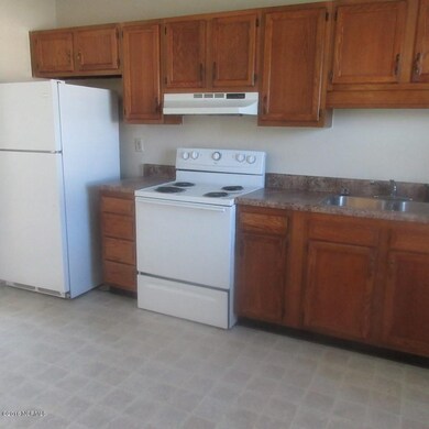 2318 Indian Dr unit B5, Jacksonville, NC 28546 - photo 2