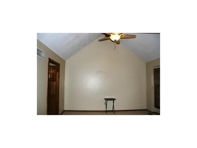 Vaulted ceiling in great room, ceiling fan!