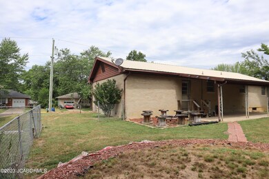 1012 Chippewa Rear Side