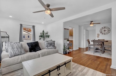 83 Finch Ln unit 2B, Islip, NY 11751 - photo 6