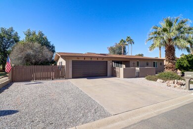 Clearview, 742 Photo 1