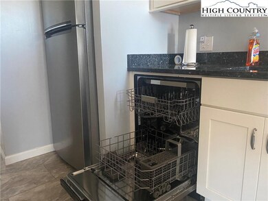 471 Adams Apple Dr unit 3, Banner Elk, NC 28604 - photo 4