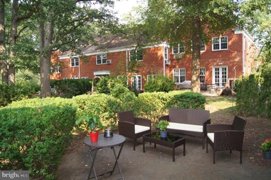 3243 Martha Custis Dr, Alexandria, VA 22302 - photo 7