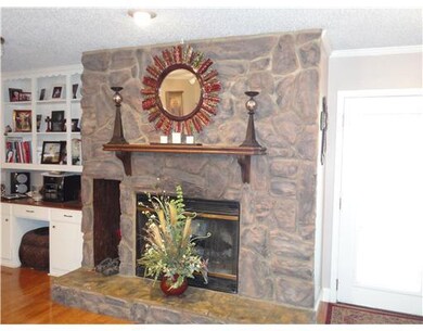 609 Holly Moore Dr, Pineville, LA 71360 - photo 2