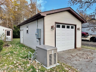 192 Pickford Rd, Kimball, MI 48074 - photo 4