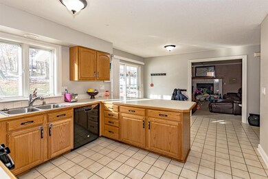 1724 Greenlefe Ct NW, Cedar Rapids, IA 52405 - photo 6