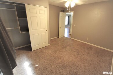 3204 W 43rd St, Davenport, IA 52806 - photo 5