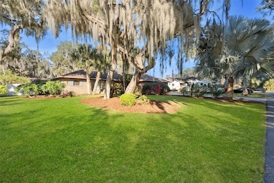 5545 Oak Ln, Fruitland Park, FL 34731 - photo 2