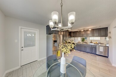 3405 Meadowlark Ln, Alvin, TX 77511 - photo 3