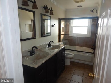 6901 Hastings Dr, Capitol Heights, MD 20743 - photo 5