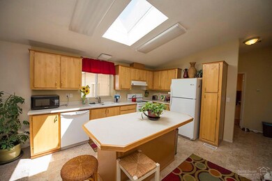 1213 SW Currant Rd, Redmond, OR 97756 - photo 7