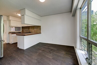 Breakfast/Dining area right off of the kitchen, ov