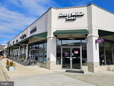 2312 Hunters Square Ct, Reston, VA 20191 - photo 5