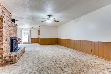 1101 Hillside Dr, Gainesville, TX 76240 - photo 4