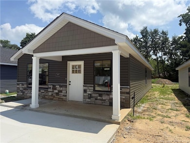 1402 Frederick Ave, Jeffersonville, IN 47130 - photo 2