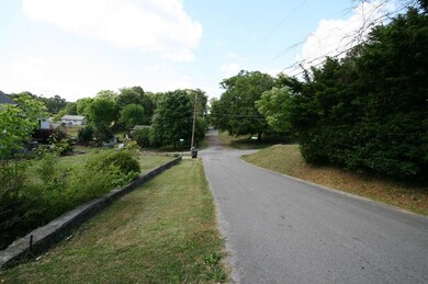 919 S Oakwood St, Rossville, GA 30741 - photo 2