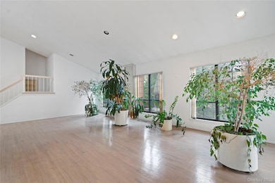 147 Darters Ln, Manhasset, NY 11030 - photo 3