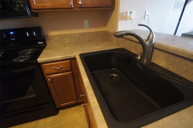 3620 Banar Dr SW unit D, Cedar Rapids, IA 52404 - photo 7