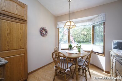 2165 Edington Dr SE, Kentwood, MI 49508-
