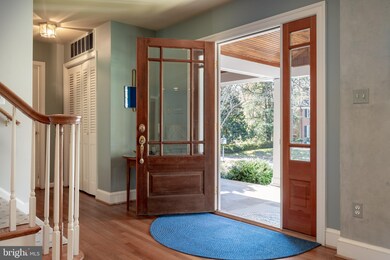 8705 Eaglebrook Ct, Alexandria, VA 22308 - photo 3