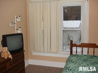 704 N Cherry St, Harrisburg, IL 62946 - photo 7