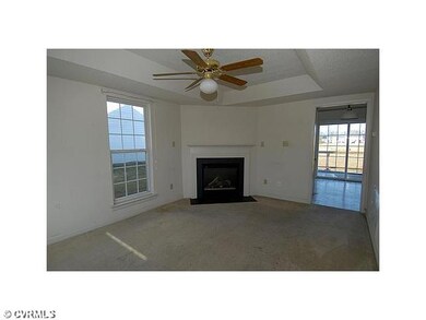 Den/Family/Great Room - Family Room w/Gas Fireplac
