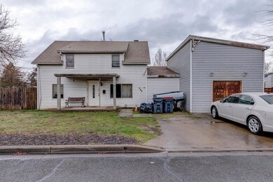 305 Mazama St, Central Point, OR 97502 - photo 3