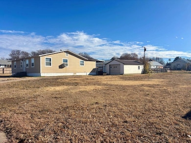 311 E Whittier St, Saint Francis, KS 67756 - photo 3