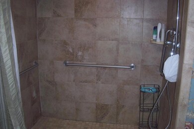 701 Gordon St W, Douglas, GA 31533 - photo 2