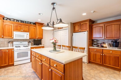 202 Rowlands Rd, North Abington Township, PA 18414 - photo 4