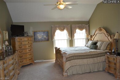 Vaulted Master Suite w/ Walk in Closet