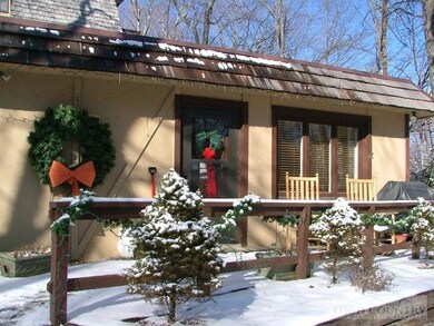 Clubhouse: Enjoy comfortable socializing at the Ho