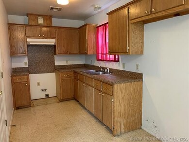 1108 S Bryan St, Okmulgee, OK 74447 - photo 6