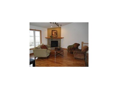 Great Room. VAULTED CEILING IN GREAT ROOM WITH GAS