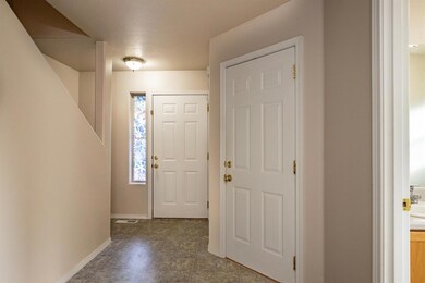 1379 Circle Wood Dr, Central Point, OR 97502 - photo 2