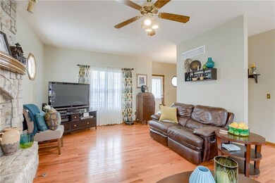 503 N Crest Dr, Raymore, MO 64083 - photo 5