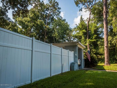 1820 STANFORD JACKSONVILLE FL 32210 FENC