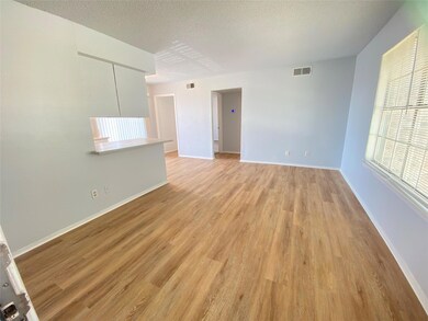 8026 Cambridge Cir unit B, White Settlement, TX 76108 - photo 3