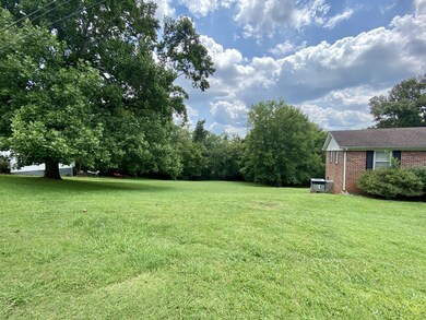 632 Cedar St, McMinnville, TN 37110 - photo 3