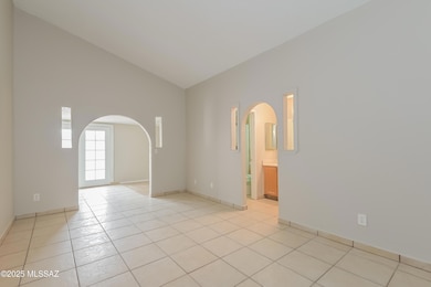 005-photo-primary-bedroom-10230221