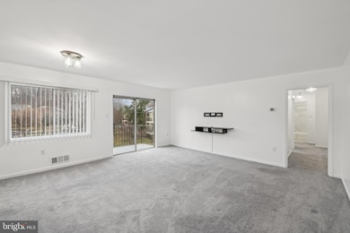 10607 Weymouth St unit 201, Bethesda, MD 20814 - photo 4