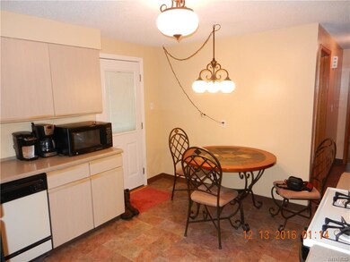 Kitchen w/ Eating Area